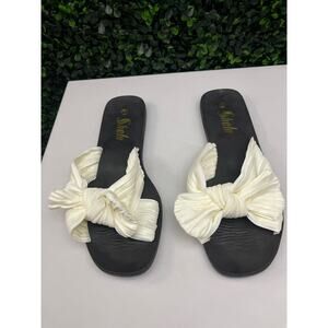 Shlen, Slip on sandal, black and off white, Women’s Size 9